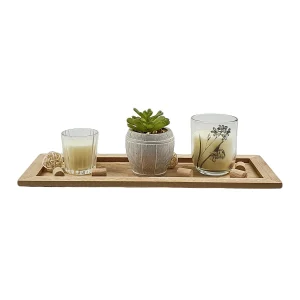 2 bougies et 1 plante artificielle sur plateau rectangulaire en bois naturelle L 36 x l 14 cm