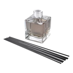 Diffuseur de parfum Musc 170 ml en verre, plastique et métal argenté avec 6 bâtonnets en bois noir Homea